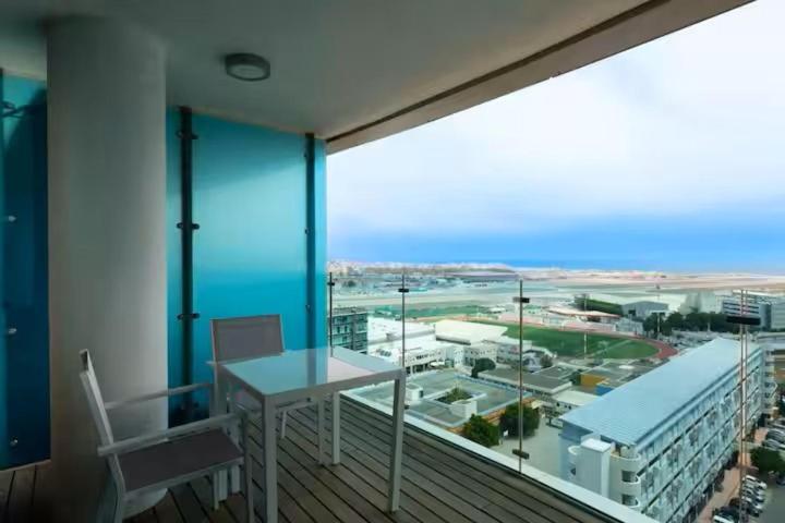 Seaside Serenity Oasis - High Floor - Stunning Views Гибралтар Екстериор снимка