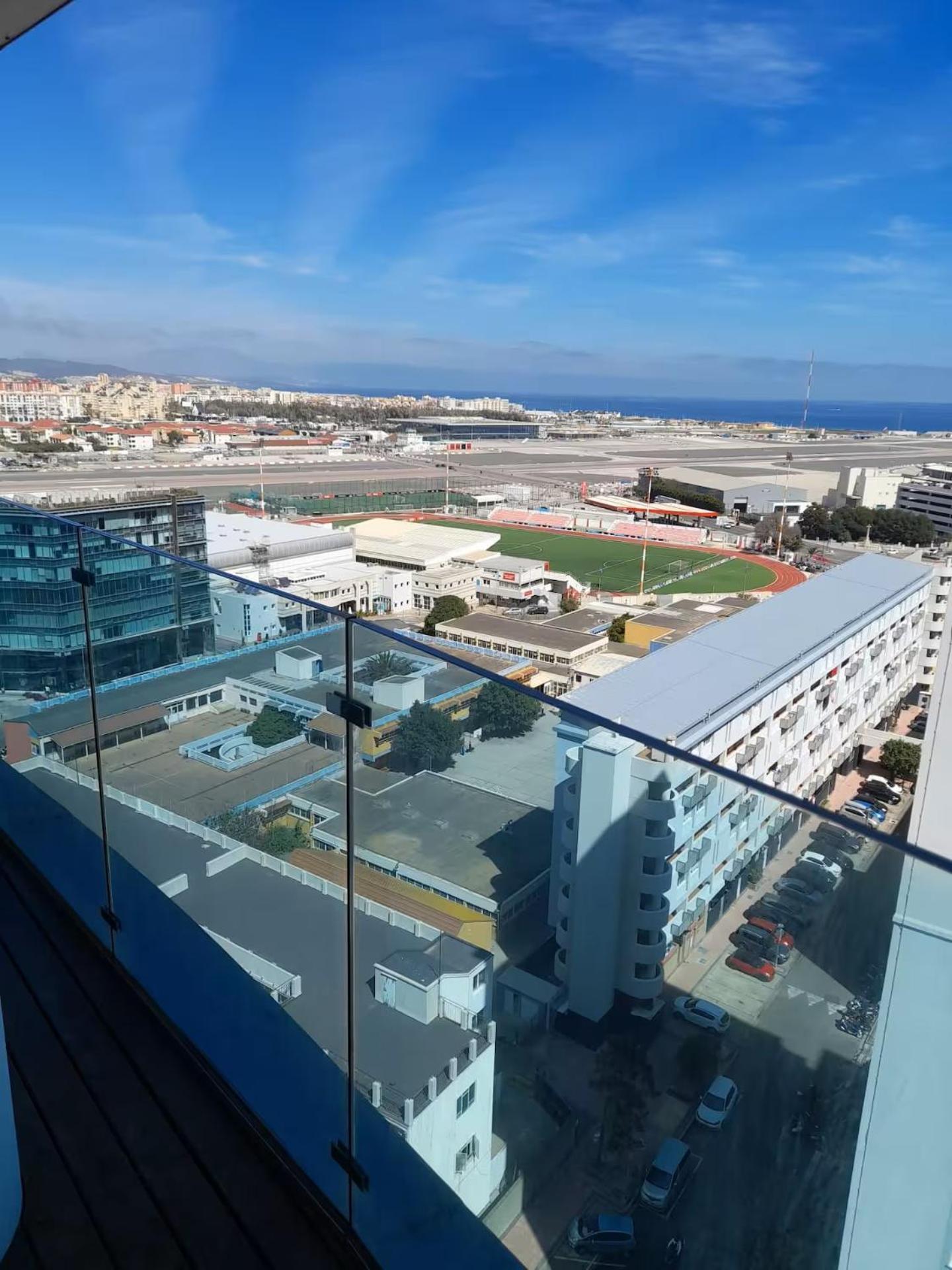 Seaside Serenity Oasis - High Floor - Stunning Views Гибралтар Екстериор снимка